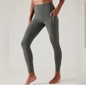NWT-Athleta Transcend Stash Tight, XL, Small